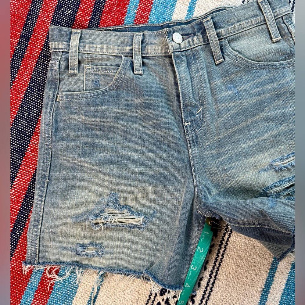 Levi’s Women’s 501 Mid Thigh Distressed Denim Short Size 26W - Picture 5 of 13